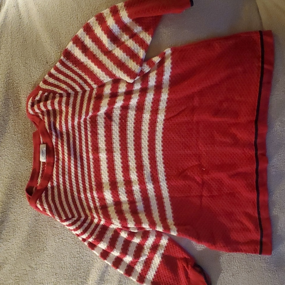 Red stripes 3/4 sleeve sweater
